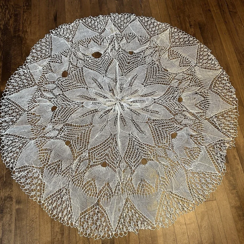 Vintage Handmade Lace Tablecloth 55